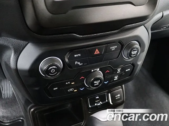 Jeep Renegade — Фото автомобиля 9