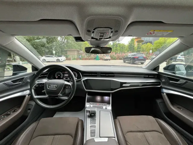 Audi A7L — Фото автомобиля 10