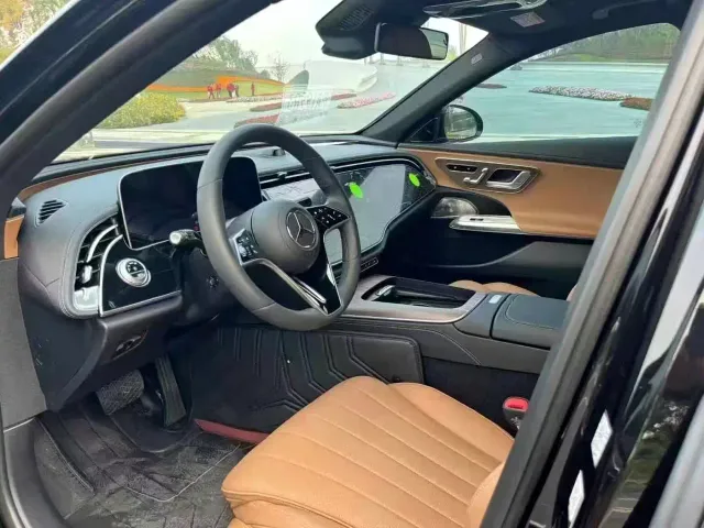 Mercedes-Benz E-Class — Фото автомобиля 4