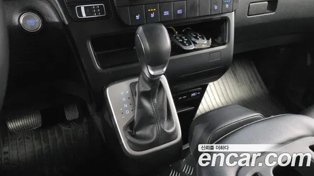 Hyundai Staria Staria L3.5 Инвалидная коляска Подъёмник/Slope — Фото автомобиля 9