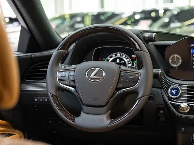 Lexus LS — Фото автомобиля 14