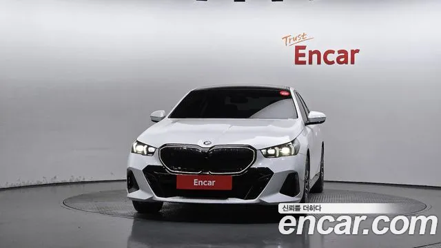 BMW 5 Series G60 — Фото автомобиля 3