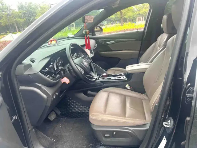 Buick Envision Plus — Фото автомобиля 4