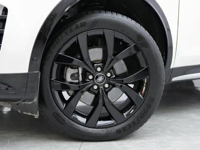 Land Rover Discovery Sport — Фото автомобиля 3