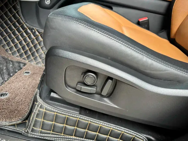 Land Rover Defender — Фото автомобиля 15