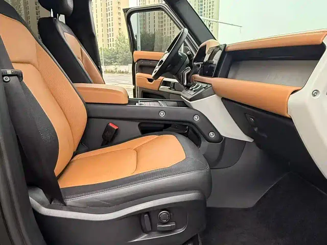 Land Rover Defender — Фото автомобиля 23