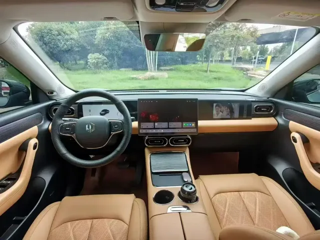 Leapmotor C11 — Фото автомобиля 5