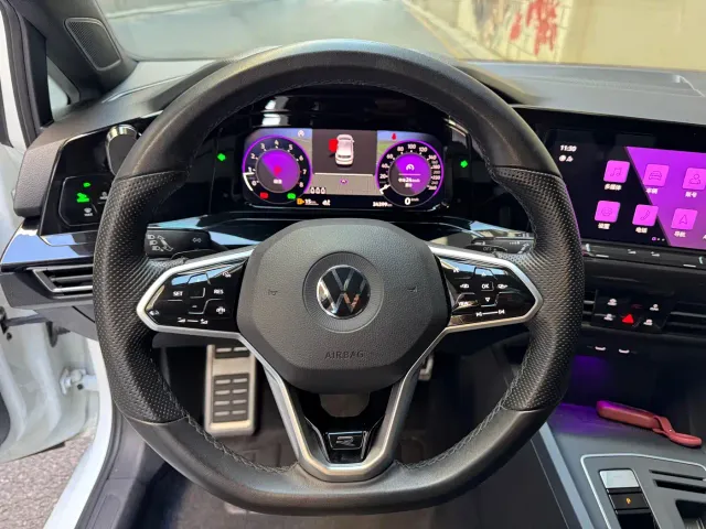 Volkswagen Golf — Фото автомобиля 9