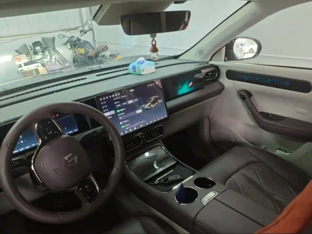 Leapmotor C11 — Фото автомобиля 5