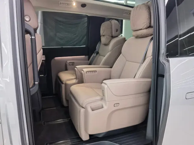 Li Auto MEGA — Фото автомобиля 12