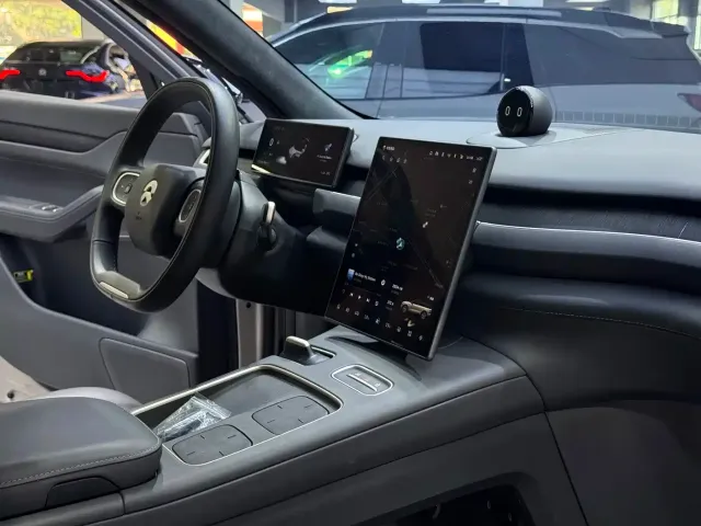 Nio ES8 — Фото автомобиля 15