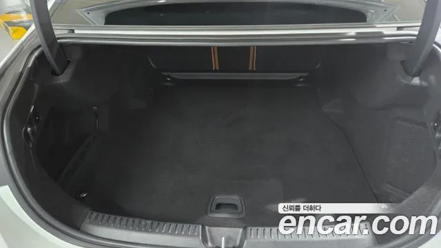 Mercedes-Benz E-Class — Фото автомобиля 10