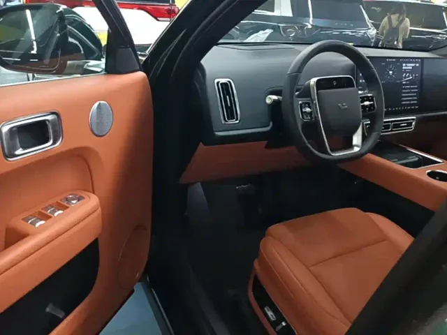 Li Auto L9 — Фото автомобиля 15