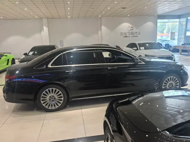 Mercedes-Benz E-Class — Фото автомобиля 4