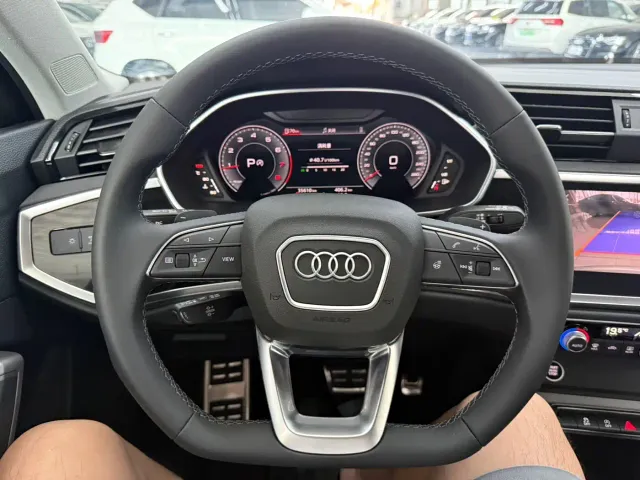 Audi Q3 — Фото автомобиля 14