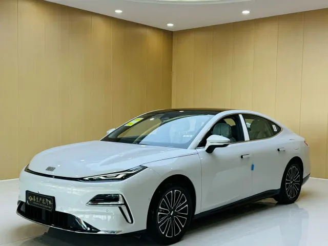 Фотография автомобиля — Geely Galaxy Xingyao 8