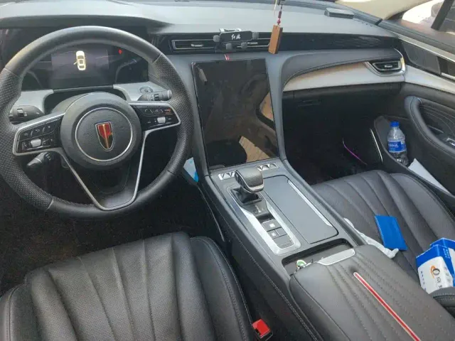 Hongqi H5 — Фото автомобиля 13