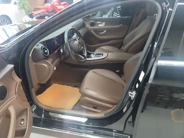 Mercedes-Benz E-Class — Фото автомобиля 14