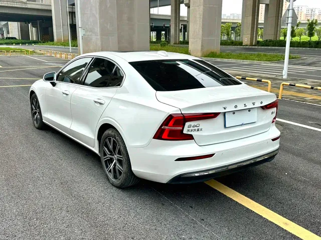 Volvo S60 — Фото автомобиля 11