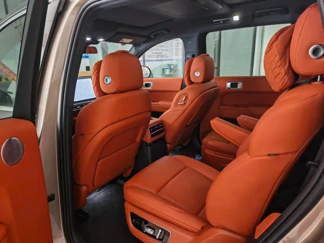 Li Auto L9 — Фото автомобиля 13