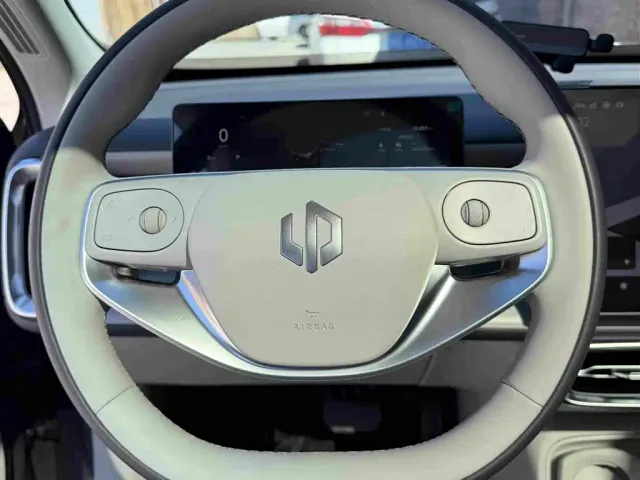 Leapmotor B10 — Фото автомобиля 6