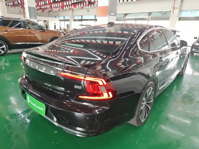 Volvo S90 — Фото автомобиля 6