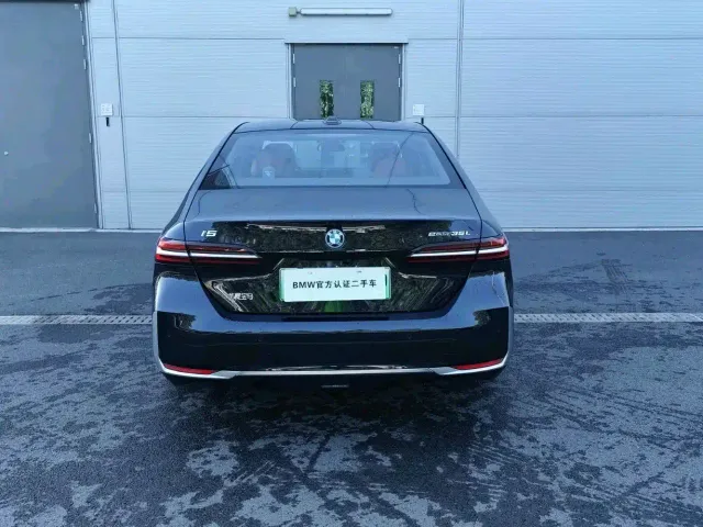 BMW i5 — Фото автомобиля 4