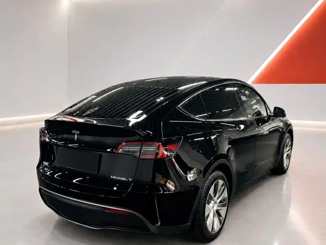 Tesla Model Y — Фото автомобиля 6