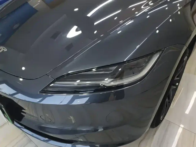 Tesla Model 3 — Фото автомобиля 23