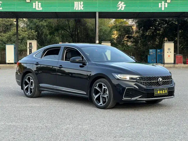 Volkswagen Passat — Фото автомобиля 3
