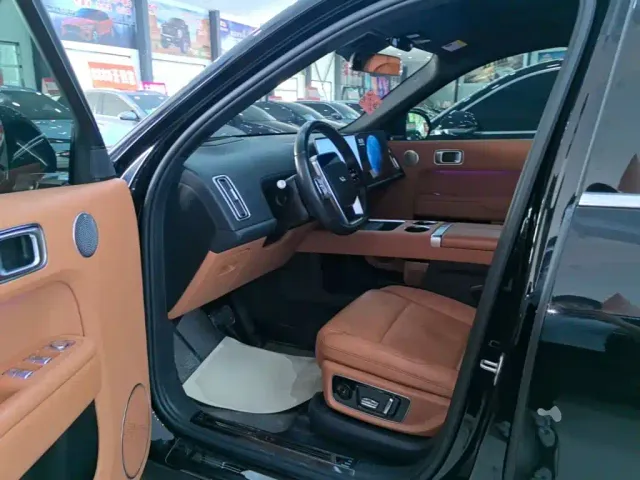 Li Auto L9 — Фото автомобиля 15