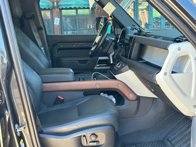 Land Rover Defender — Фото автомобиля 18