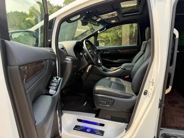 Toyota Alphard — Фото автомобиля 4