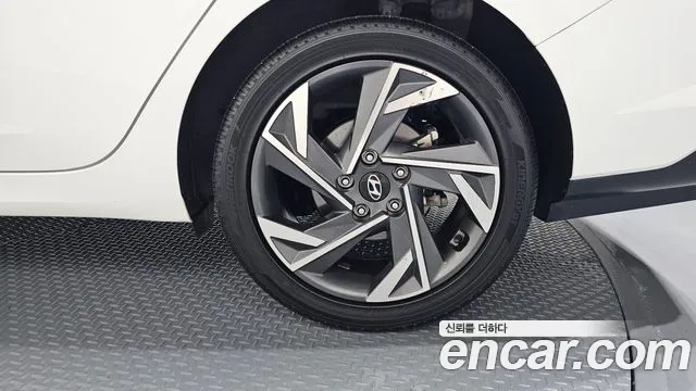 Hyundai AVANTE Modern — Фото автомобиля 20