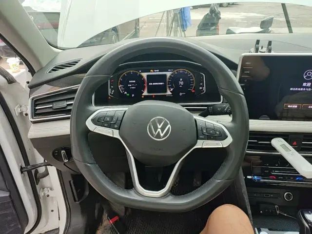 Volkswagen Tiguan L — Фото автомобиля 10