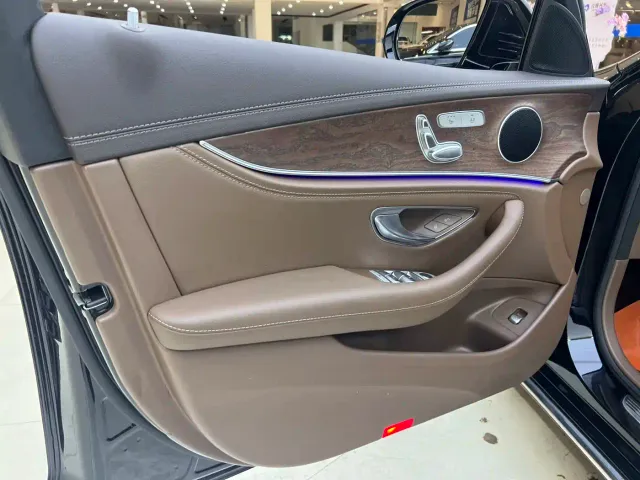 Mercedes-Benz E-Class — Фото автомобиля 7
