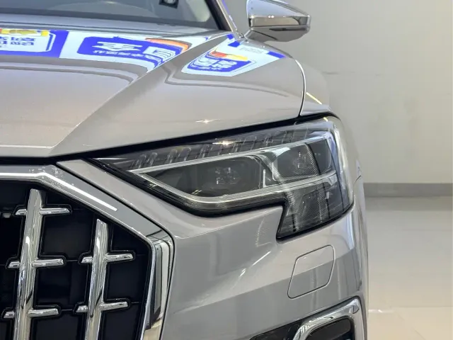 Audi A8 — Фото автомобиля 4