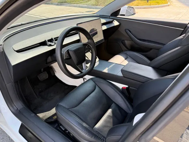 Tesla Model 3 — Фото автомобиля 4