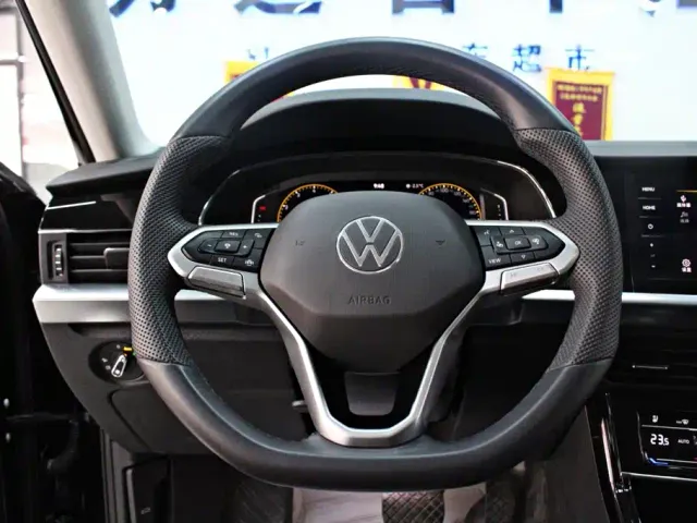 Volkswagen Passat — Фото автомобиля 5