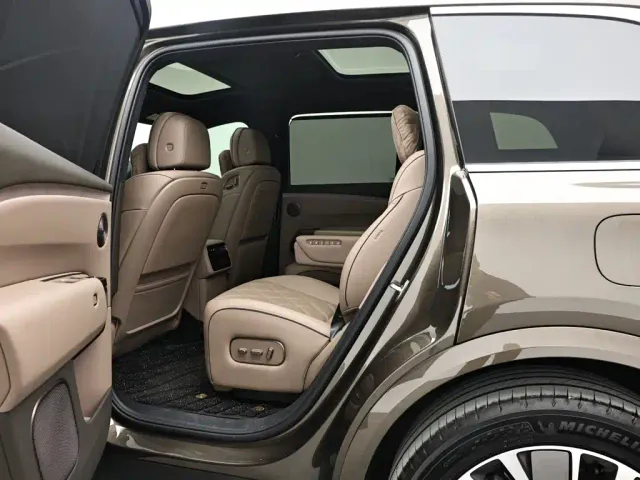 Li Auto Li Xiang L9 — Фото автомобиля 14