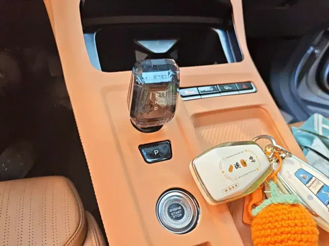 Geely Boyue L — Фото автомобиля 10