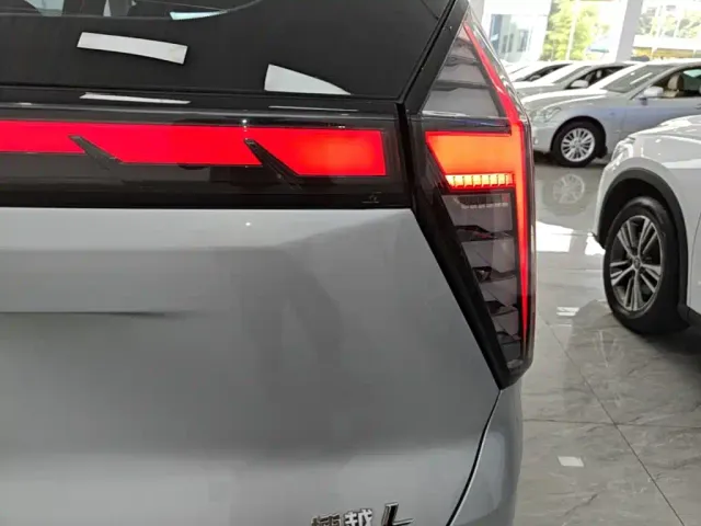Geely Boyue L — Фото автомобиля 7