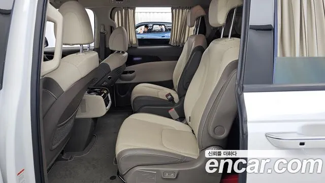 Kia Carnival Generation 4 — Фото автомобиля 16