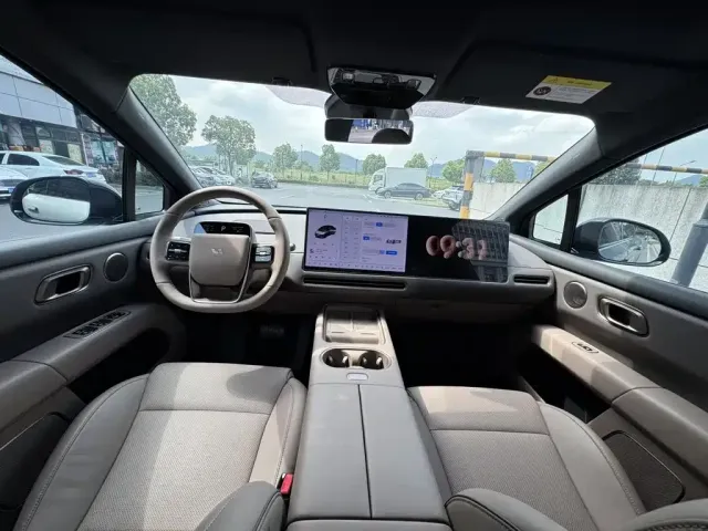 Li Auto Li Auto i6 2025 4WD Base Model — Фото автомобиля 6