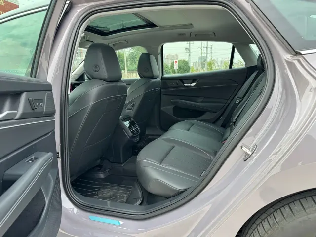 Volkswagen Passat — Фото автомобиля 6