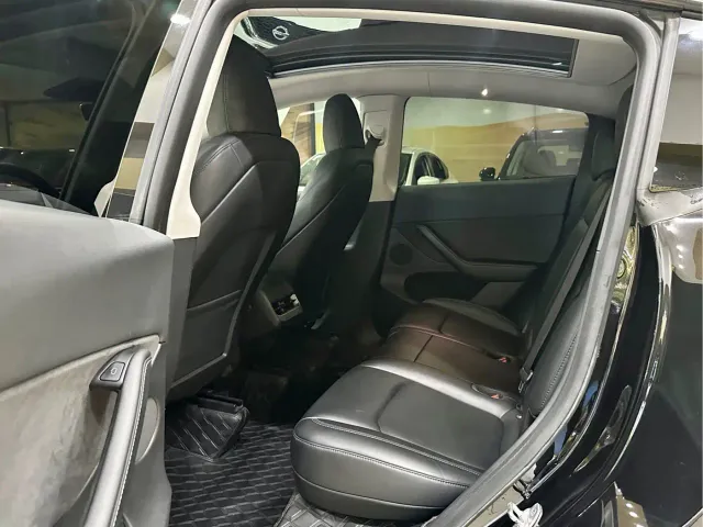 Tesla Model Y — Фото автомобиля 9