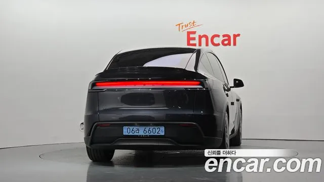 Tesla Model Y — Фото автомобиля 4