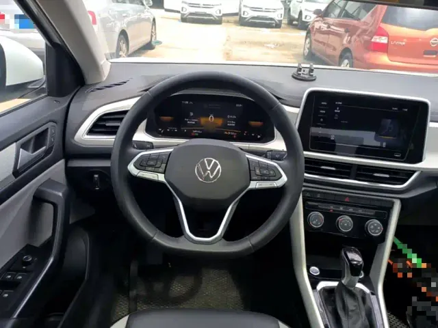 Volkswagen T-Roc — Фото автомобиля 10