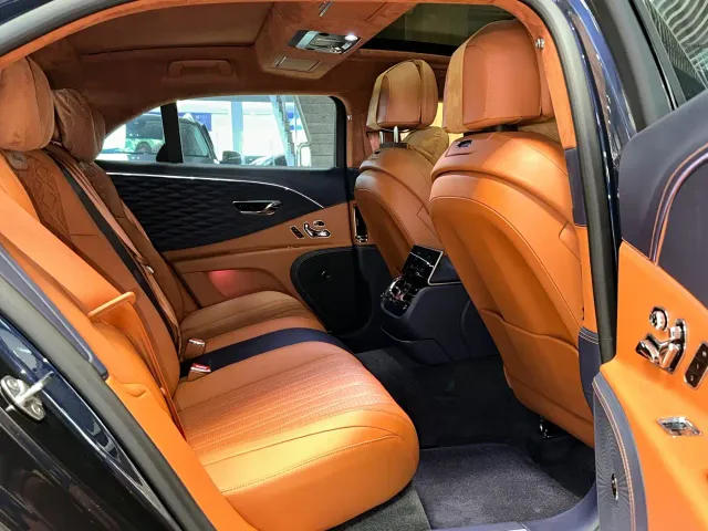Bentley Flying Spur — Фото автомобиля 9