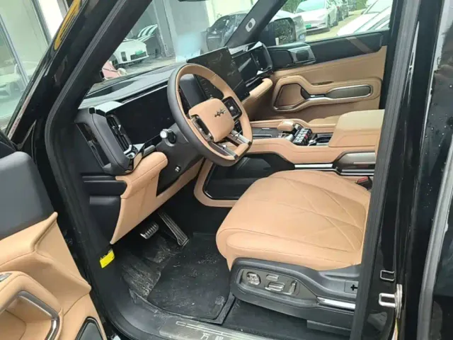 BYD FangChengBao Leopard 8 — Фото автомобиля 14